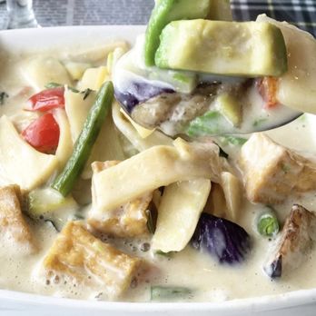 Om Thai Cuisine - Avocado green curry - Thai Near Me - Oak View, California Om Thai Cuisine - Avocado green curry - Thai Near Me - Oak View, California