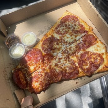 New York Pizza - Pepperoni, Salami and White Sauce - Pizza Near Me - Mountain View, California New York Pizza - Pepperoni, Salami and White Sauce - Pizza Near Me - Mountain View, California