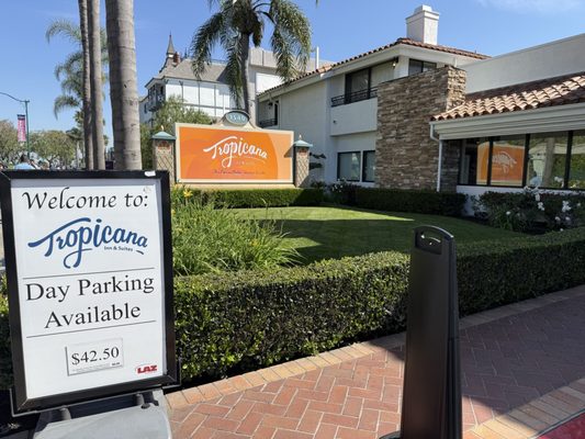 Tropicana Inn & Suites by null