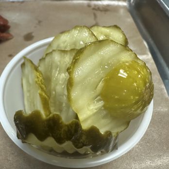 Smokey Mo's BBQ - Round Rock - Thick-cut pickles - Barbeque Near Me - Round Rock, Texas