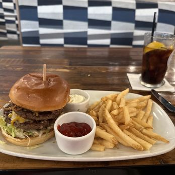 Oak & Stone - Smash burger YUMMY - Breakfast & Brunch Near Me - Estero, Florida