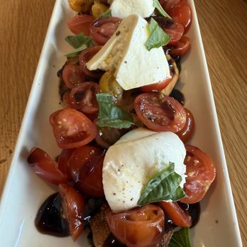 Icon Lounge at Nordstrom - Heirloom Tomatoes and Burrata - Lounges Near Me - Bellevue, Washington Icon Lounge at Nordstrom - Heirloom Tomatoes and Burrata - Lounges Near Me - Bellevue, Washington