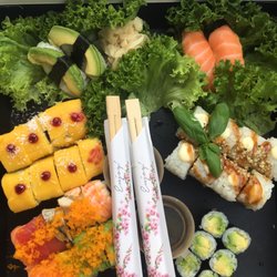 MIZO - 1 x Rainbow, 1 x Tropical Bliss, 1 x Nigiri Avocado, 1 x Nigiri Lachs, 1 x Nori Maki Avocado, 1 x Power Roll (veggie)