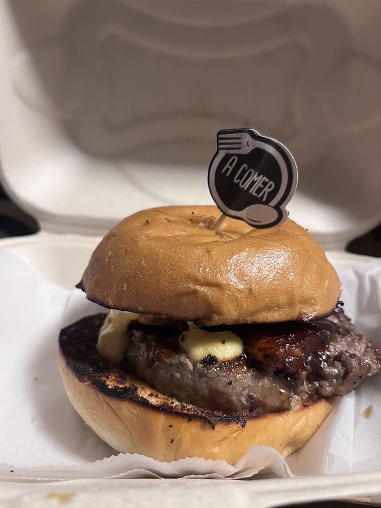 A Comer Logo