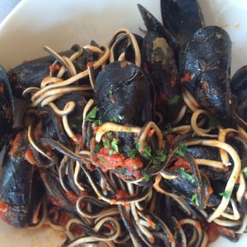 Belvedere - Mussels with black and white pasta - Italian Near Me - Monterosso al Mare, SP Belvedere - Mussels with black and white pasta - Italian Near Me - Monterosso al Mare, SP