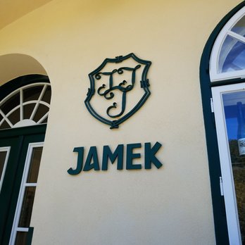 Weingut Josef Jamek - Logo on building - Guest Houses Near Me - Weißenkirchen/Wachau, 3