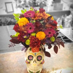 Kern Park Flower Shoppe - Dia de los Muertos larger skull