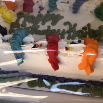 Baskin-Robbins - a cake in a plastic container - Ice Cream & Frozen Yogurt Near Me - Arnold, Missouri