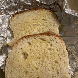 Vinny's Italian Grill & Pizzeria - Supposed to be Garlic toast but it's just butter bread