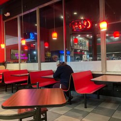 Ferro's Famous New York Pizza - Dining