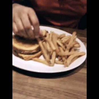 Yard House - Grilled cheese - New American Near Me - Burlington, Massachusetts