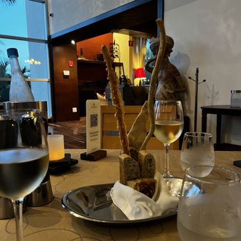 Tramonto - Fun bread platter - Wine Bars Near Me - Riviera Maya, ROO Tramonto - Fun bread platter - Wine Bars Near Me - Riviera Maya, ROO