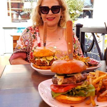Sapphire - Chicken Sandwich in back and Wagyu Burger in front. - New American Near Me - Laguna Beach, California Sapphire - Chicken Sandwich in back and Wagyu Burger in front. - New American Near Me - Laguna Beach, California