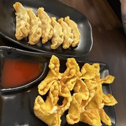 Gold Bowl - Crab Rangoons (6 Pieces)