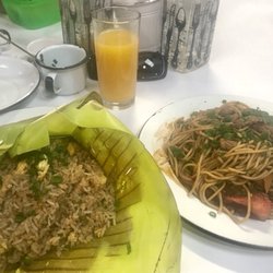 El Mercadito Peruano - Tallarín saltado y arroz chaufa.
