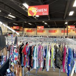 Hearts Thrift Store - Clothes and purses