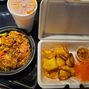 Golden Buddha Thai - Chicken pad see ew, crab Rangoon, chai tea - Thai Near Me - Fishkill, New York Golden Buddha Thai - Chicken pad see ew, crab Rangoon, chai tea - Thai Near Me - Fishkill, New York