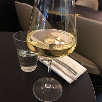 Le Madeleine C - Had the most beautiful glass of Domaine de Tonnellerie - Sancerre 2017. Omg, I loved it! I must have this again!! - French Near Me - Paris, 75