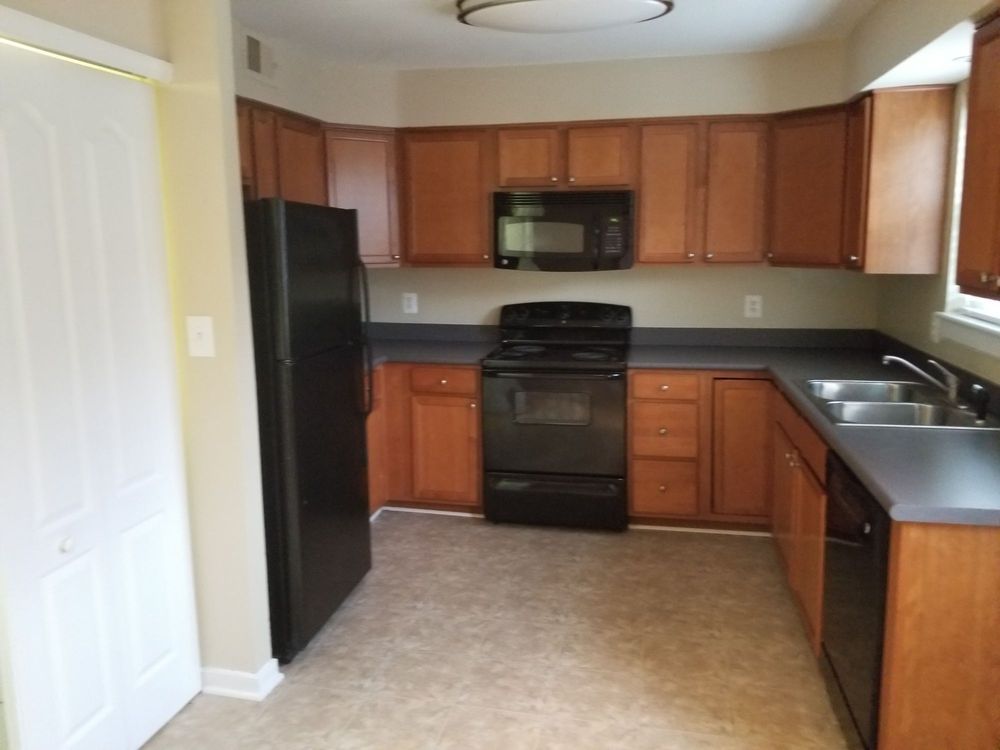 MAPLE BAY TOWNHOMES 25 Photos & 54 Reviews 356 S Chesire Ct