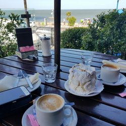 Tio Curzio - Cafe con leche, Balcarce Cake and great view of Varese Beach