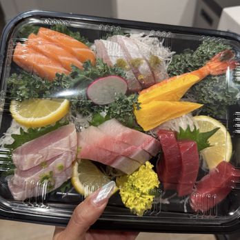 Sapporo Sushi - Kimi Sashimi to go - Japanese Near Me - Long Beach, California