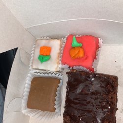 Campbell's Bakery - Brownie, petite four- vanilla, strawberry, caramel