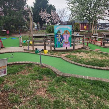 Magic Putting Place - Mini Golf Near Me - Manassas, Virginia