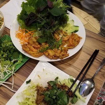 Pho Bom - * Bo Luc Lac (filet mignon) and fried shrimp and sweet potato cakes, the latter was VERY GOOD. - Vietnamese Near Me - Paris, 75 Pho Bom - * Bo Luc Lac (filet mignon) and fried shrimp and sweet potato cakes, the latter was VERY GOOD. - Vietnamese Near Me - Paris, 75