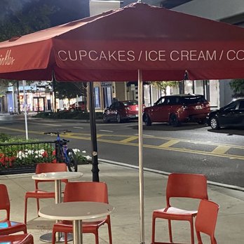 Sprinkles Tampa - Seating outside - Cupcakes Near Me - Tampa, Florida Sprinkles Tampa - Seating outside - Cupcakes Near Me - Tampa, Florida