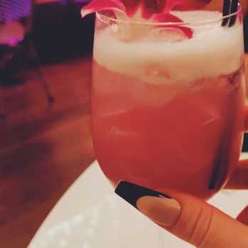 Roxanne’s - Cocktail Bars Near Me - Boston, Massachusetts