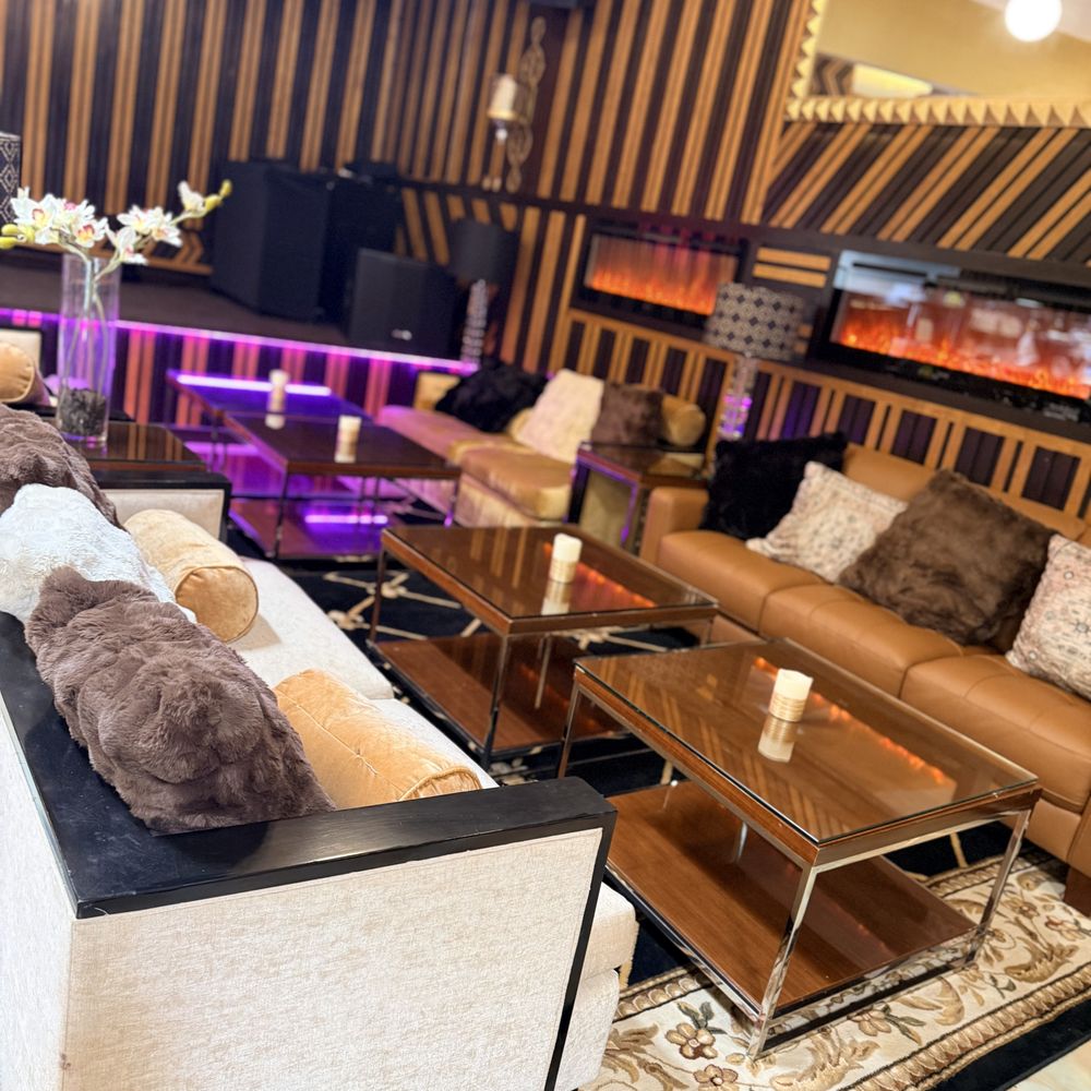 Coach's Lounge - Another Lounge area - Lounges Near Me - Huntington Beach, California