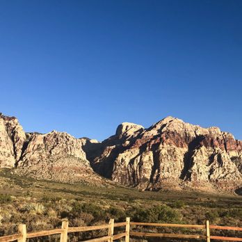 Oak Creek Canyon - View from the parking at the beginning of the trail - Hiking Near Me - Las Vegas, Nevada Oak Creek Canyon - View from the parking at the beginning of the trail - Hiking Near Me - Las Vegas, Nevada