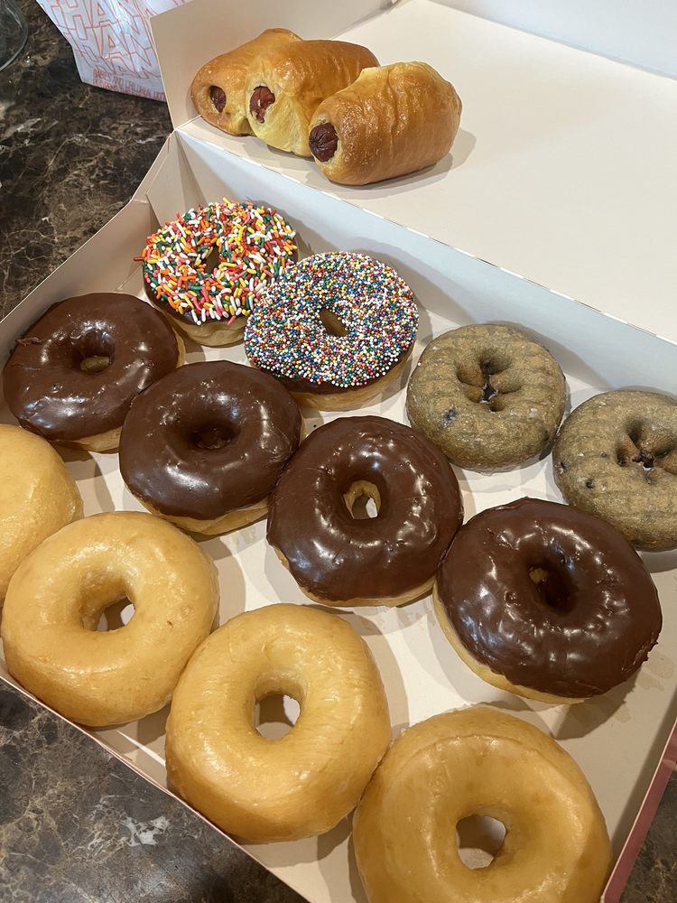 Donut Supreme Logo