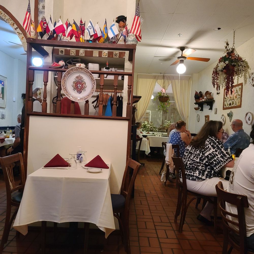 Cafe Tatti - people sitting at tables in a restaurant - French Near Me - McLean, Virginia Cafe Tatti - people sitting at tables in a restaurant - French Near Me - McLean, Virginia