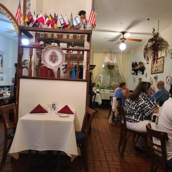 Cafe Tatti - people sitting at tables in a restaurant - French Near Me - McLean, Virginia