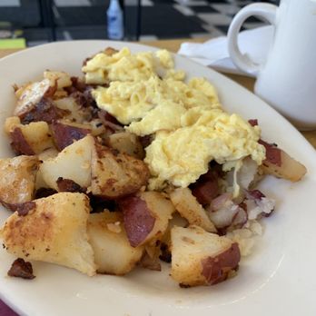 Bullard's American Cafe - Home-made Corned Beef Hash - Cafes Near Me - Warminster, Pennsylvania