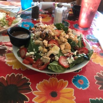 Cafe de Mesilla - Chicken strawberry spinach salad - Cafes Near Me - Las Cruces, New Mexico