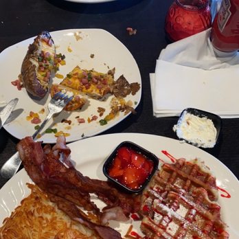Aromas - Breakfast waffle - Buffets Near Me - Fresno, California