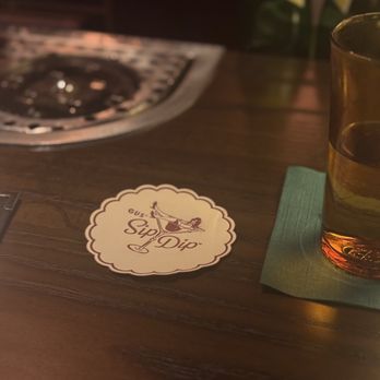 Gus' Sip & Dip - Bar Area - Pubs Near Me - Chicago, Illinois