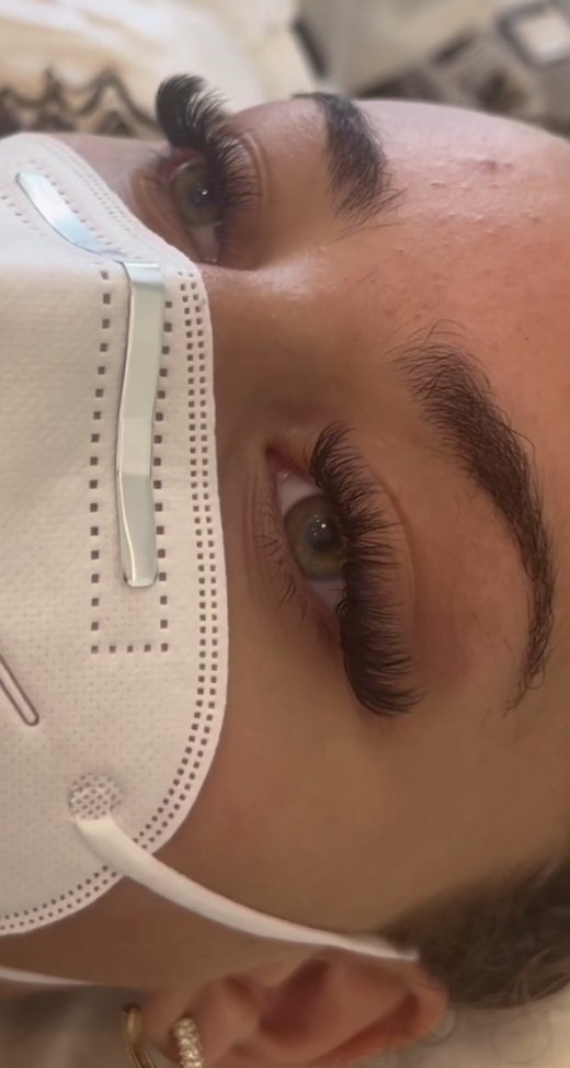 Luxxe Lash And Brow Logo