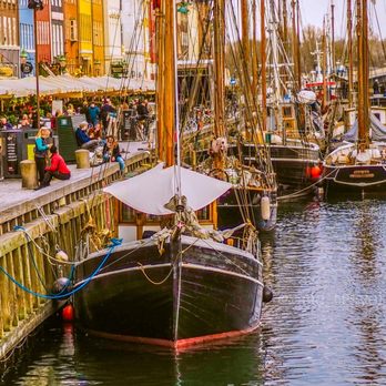 Nyhavn - Nyhavn, København, dates back to the 17th century. Hans Christian Andersen lived on this row for many years. - Landmarks & Historical Buildings Near Me Nyhavn - Nyhavn, København, dates back to the 17th century. Hans Christian Andersen lived on this row for many years. - Landmarks & Historical Buildings Near Me