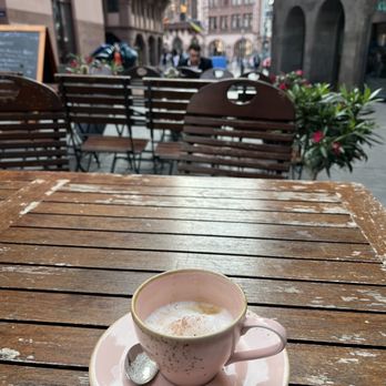 Moenus - Outside dining! Quaint. - Patisserie/Cake Shop Near Me - Frankfurt, HE