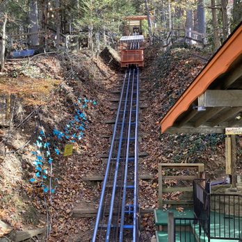 Hillbilly Golf - The funicular takes you up to the 1st hole tee boxes. - Mini Golf Near Me - Gatlinburg, Tennessee Hillbilly Golf - The funicular takes you up to the 1st hole tee boxes. - Mini Golf Near Me - Gatlinburg, Tennessee