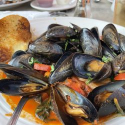 Fanny Bay Inn - Great foid and excellent service.