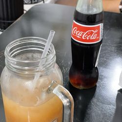 Delicias Catrachas - Agua de tamarindo and Coca Cola
