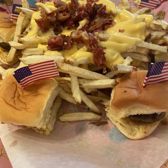 Gigi'S Ice Cream Bar - Sliders with volcano fries - Ice Cream & Frozen Yogurt Near Me - Bainbridge, Pennsylvania Gigi'S Ice Cream Bar - Sliders with volcano fries - Ice Cream & Frozen Yogurt Near Me - Bainbridge, Pennsylvania