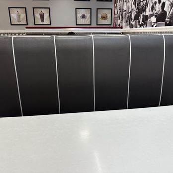 Steak ’n Shake - Big Comfy Booth - Burgers Near Me - Las Vegas, Nevada Steak ’n Shake - Big Comfy Booth - Burgers Near Me - Las Vegas, Nevada