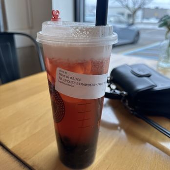 Paris Banh Mi - Lychee Strawberry Fruit Tea - Sandwiches Near Me - Troy, Michigan