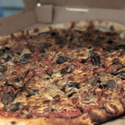 Kook Dogg Cafe - Wild thing pizza (16")