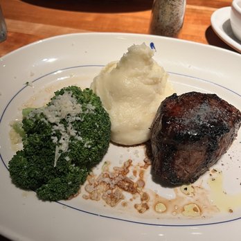 Houston's Restaurant - American Near Me - Pompano Beach, Florida